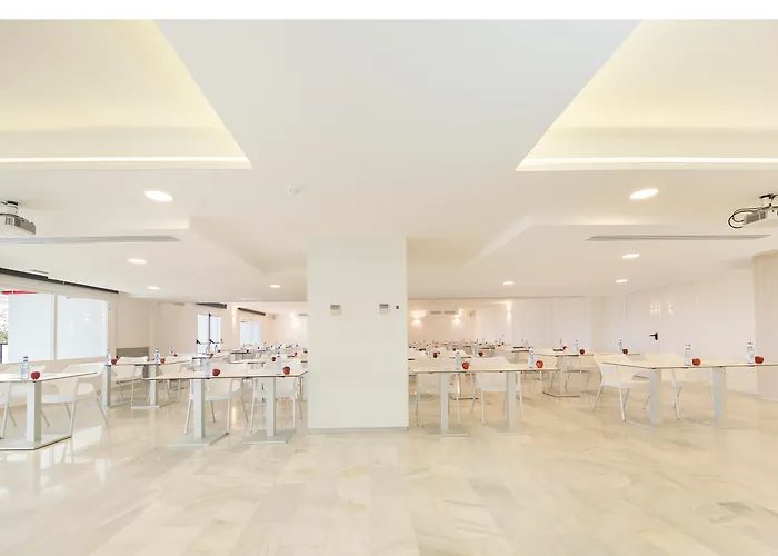 Playa d'en Bossa Hotels near Templo de Hephaestus with parking