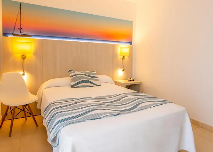 Playa d'en Bossa hotels near Hi Ibiza