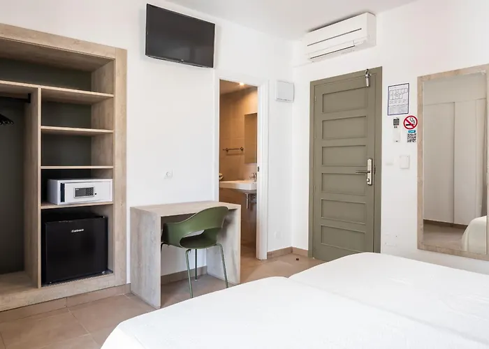 San Antonio (Ibiza) hotels near Cap Blanc