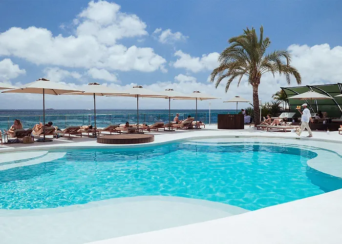 Playa d'en Bossa hotels near Aguamar Water Park